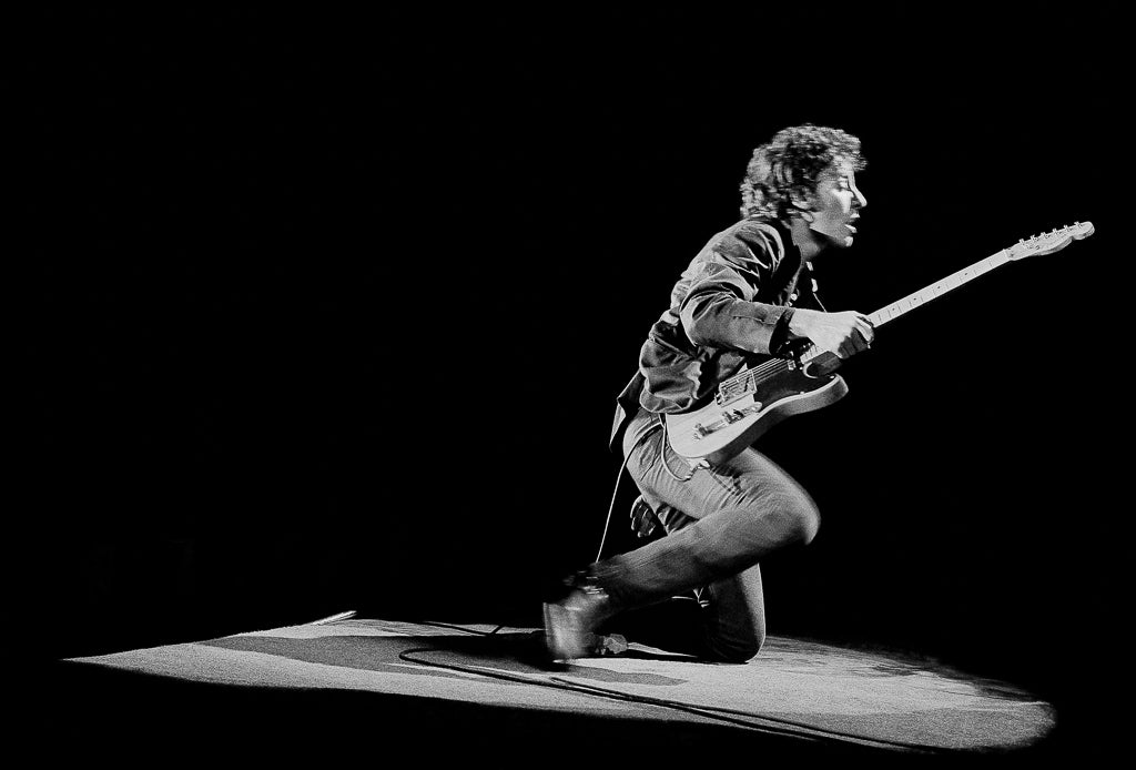 Bruce Springsteen, Kneeling on stage, 1978