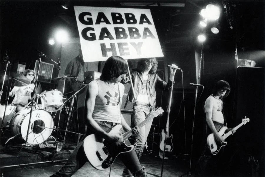 Ramones, Sign, CBGB's 1977