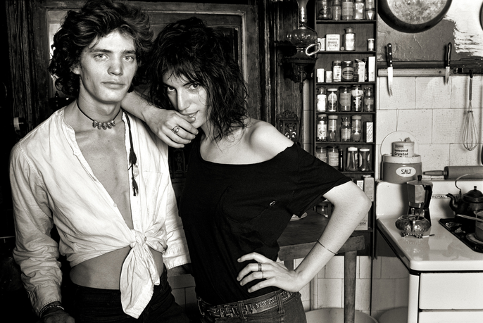 Patti Smith leaning on Robert Mapplethorpe, New York City, 1969